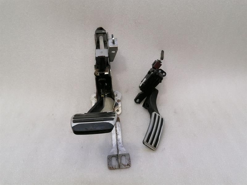 NISSAN GT-R R35 THROTTLE PEDAL (ELECTRICAL) 18002JF00A RIGHT HAND DRIVE RHD