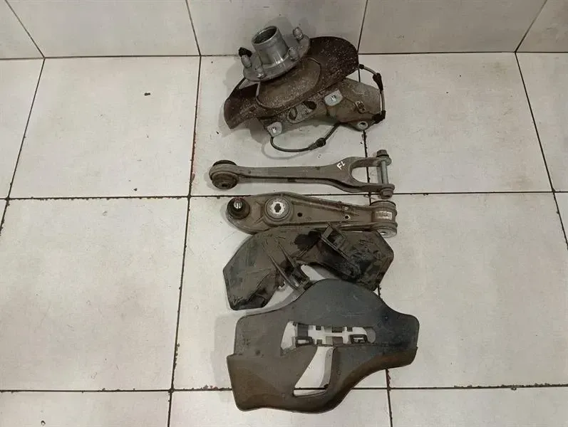 Porsche 911 991 Left Front Hub 99134185705 Wheel Bearing Housing Front Left C4 AWD