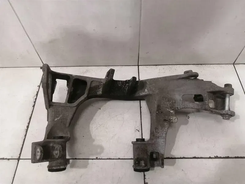 Porsche 911 997 Left Subframe Rear 99733115104 Rear Axle Left