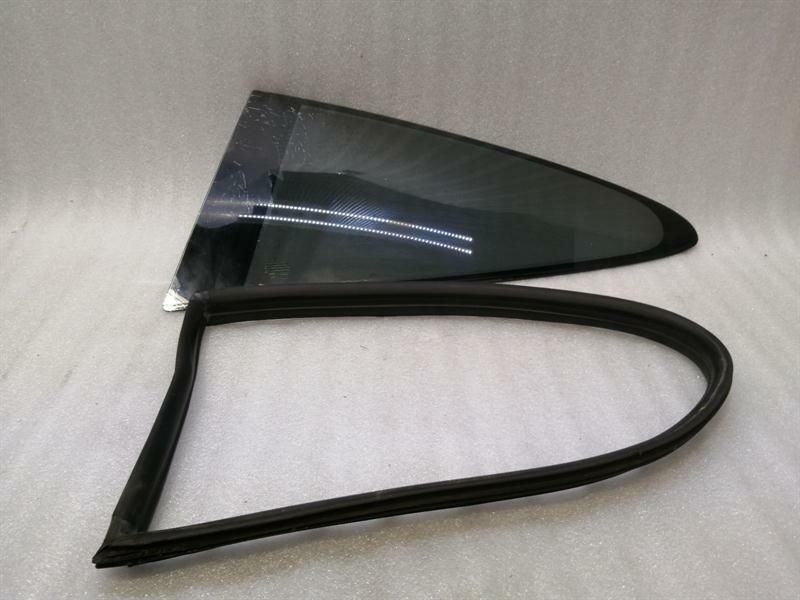 Porsche 911 997 left rear quarter glass 99754311105 door window 1/4 rear left
