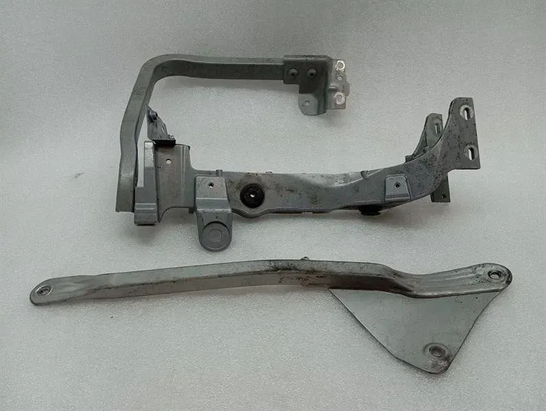 Bentley Continental GT 18-24 3S 3SD FRH wing bracket 3SD821226C bracket right