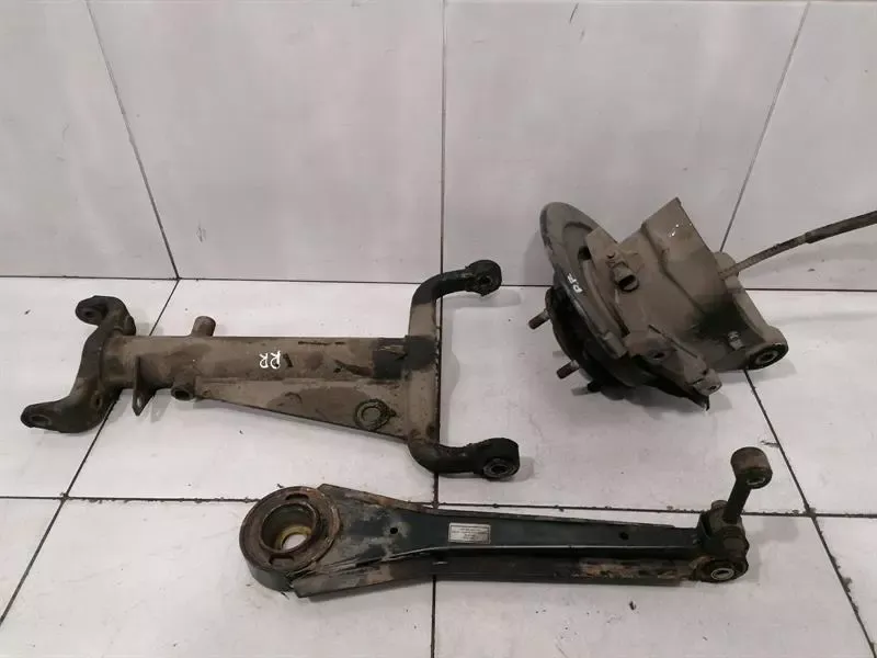 ASTON MARTIN DB7 VANTAGE Right Rear Hub 26-120980-AC Rear Wheel Bearing Housing Rear Re