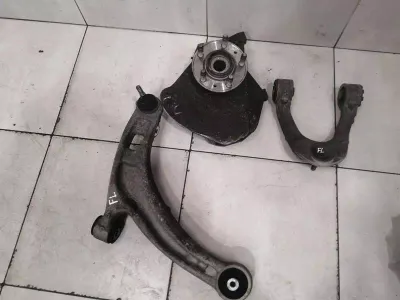 ASTON MARTIN DB9 COUPE Left Front Hub 7G43-3K185-AB Wheel Bearing Housing Front Left