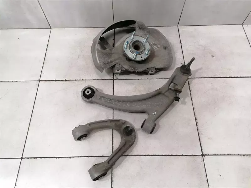 Aston Martin DB9 Volante Right Front Hub 8D33-3K186-AC Wheel Bearing Housing Front Re