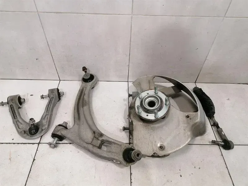 Aston Martin Rapide AMR Right Front Hub AY93-3K186-AB AMR Front Wheel Bearing Housing