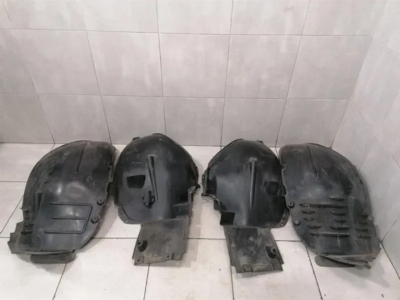 Mercedes CL600 W216 WHEEL ARCH PLASTIC FRONT SET A2166900930 WHEEL RUN COVER