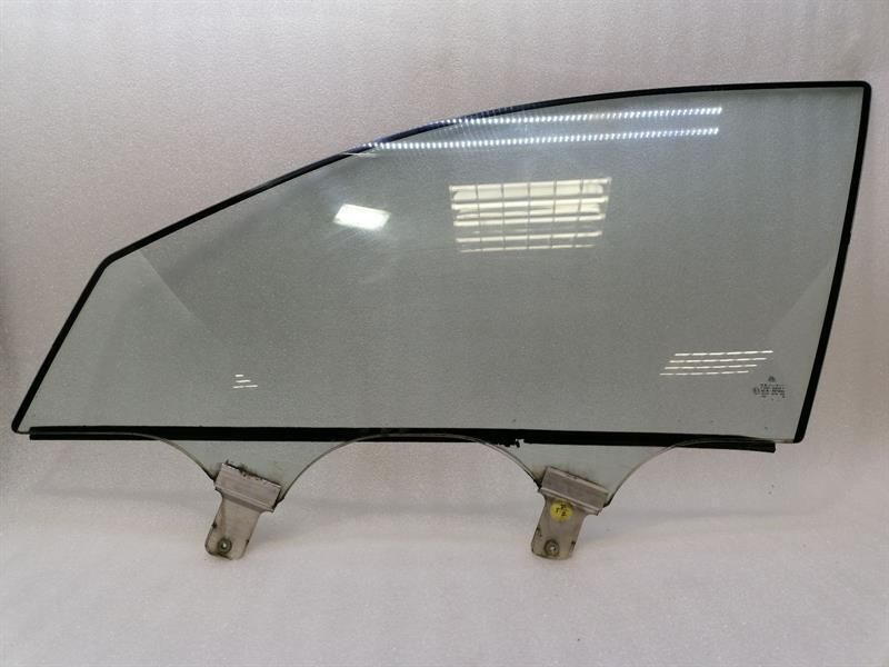 Maybach 57 W240 left front door glass A2407200118 door window front left