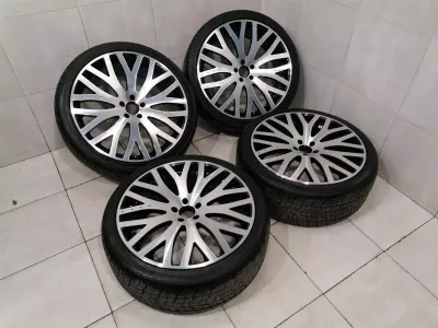 Maybach Bentley Audi Mercedes Алуминиеви джанти Kahn R22 RSF 952 9.5x22 Алуминиеви джанти