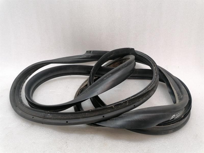 Maybach 62 V240 Boat Seal A2407500398 Tailgate Seals