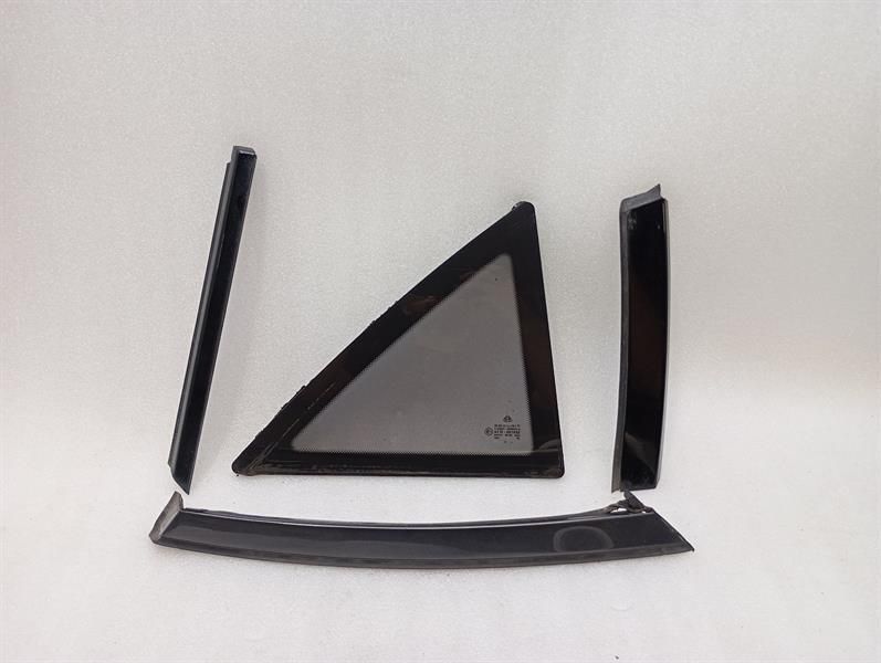 Maybach 62 V240 Right Rear Quarter Glass A2406700212 Door Glass 1/4 Rear Right