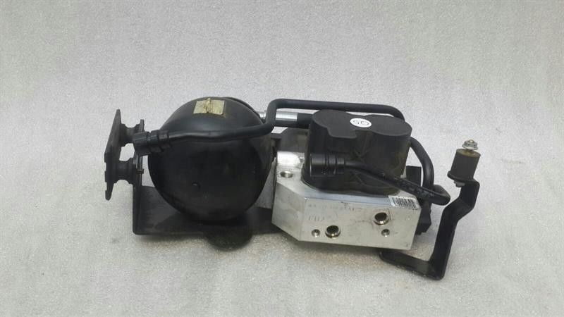 Mercedes SL R230 rear ABC valve A2213201058 hydraulic valve ABC rear W221 W216
