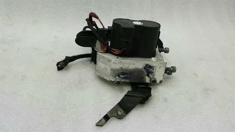 Mercedes S W221 rear ABC hydraulic valve A2213200358 hydraulic valve ABC S600