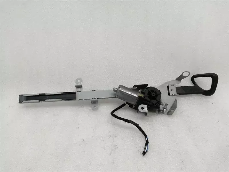 Mercedes CLK W209 right seat belt feeder A2098600282 front right belt sender