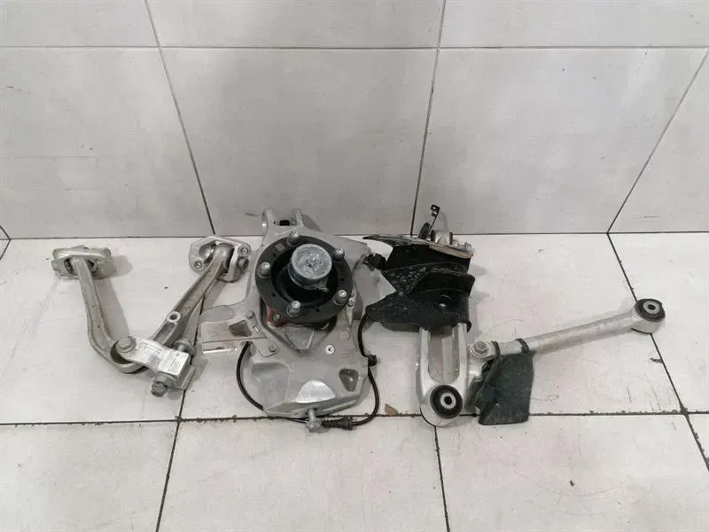 Porsche 911 992 Left Front Hub 9GT407245XC Wheel Bearing Housing Front Left