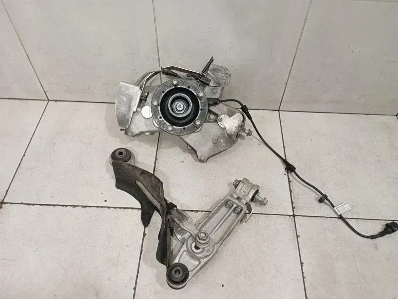 Porsche Cayman 718 GT4RS Right Front Hub 99134165881 Wheel Bearing Housing Front Re