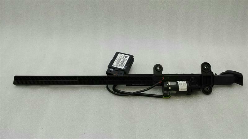 BMW 3 Series E92 right seat belt feeder 9165380 belt holder right