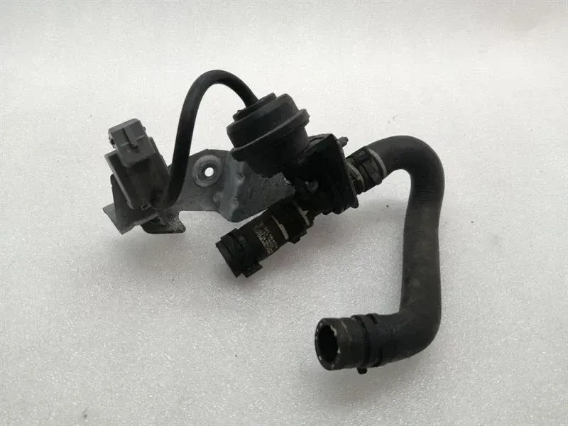 Porsche Cayman 718 Valve 7PP906270 Valve Vacuum Pump Diverter Valve