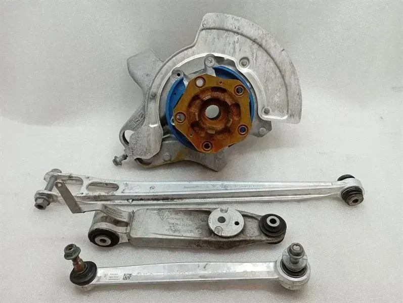 Porsche Cayman 718 GT4 Right Rear Hub 982505436D Wheel Bearing Housing Rear Right