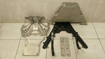 Support de support de passage de roue Porsche 911 R 991 99150423302