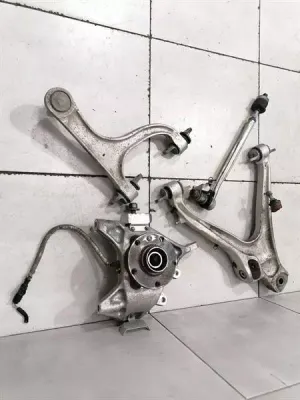 McLaren 720S labā aizmugurējā rumbas 14BA024CP riteņa rumbas korpuss aizmugurējais labais KOMPLEKTS