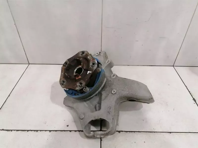 Porsche GT4 Spyder 718 Left Rear Hub 982505435D Wheel Bearing Housing Rear Left