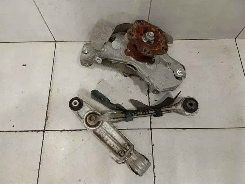 Porsche Boxster Spyder 718 Right Front Hub 99134165881 Wheel Bearing Housing Front Re