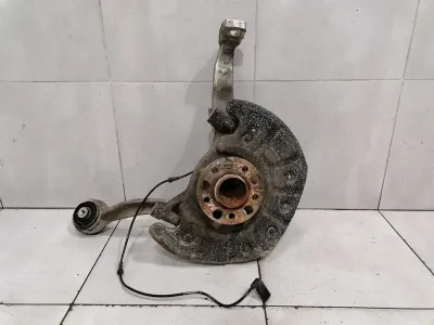 Mercedes C63 AMG W205 дясна предна главина A2053325400 Корпус на колесен лагер предна дясна