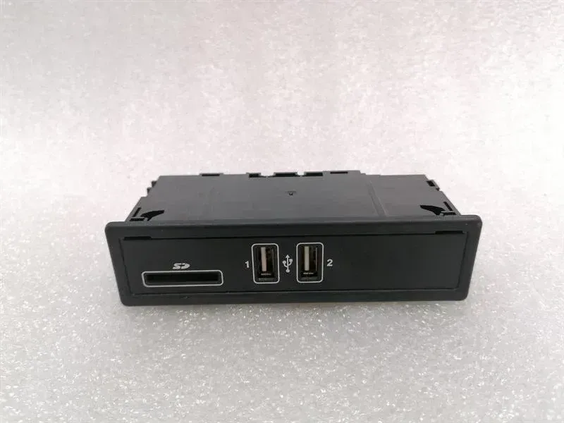 Mercedes C Class W205 Electronic Module A2138200401 Control Unit USB MEDIA
