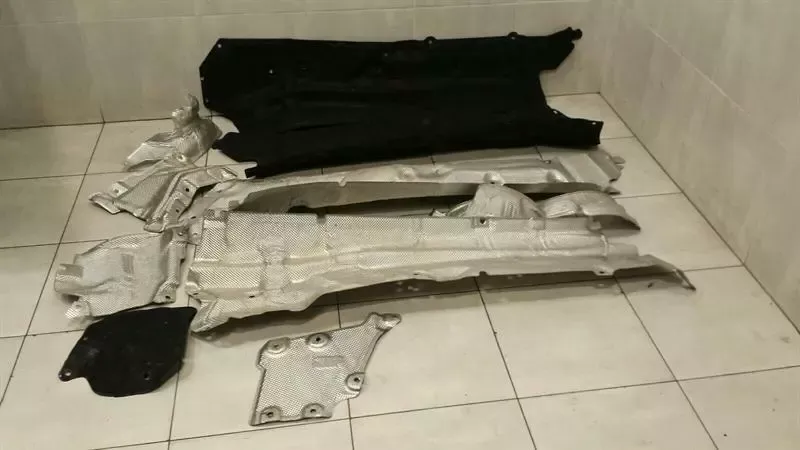 Mercedes GT C190 GT R AMG UNDERTRAY A1976820011 underfloor trim