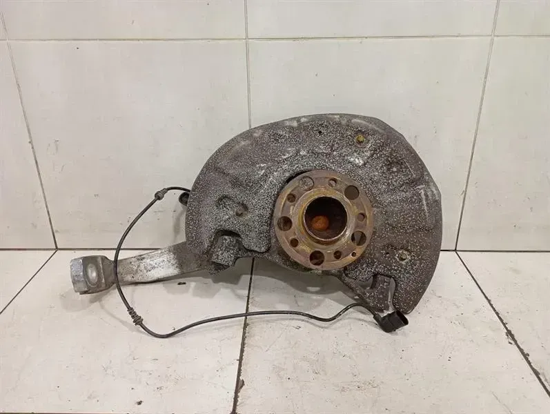 Mercedes C63 AMG W205 Right Front Hub A2053325200 Wheel Bearing Housing Front Re M177