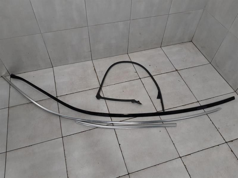 Mercedes C Class W205 Body Moulding A2056730283 RIGHT Strip