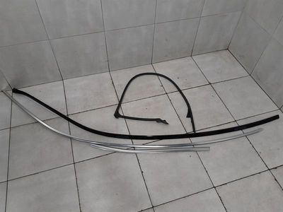 Mercedes C klase W205 virsbūves veidne A2056730283 LABĀ sloksne