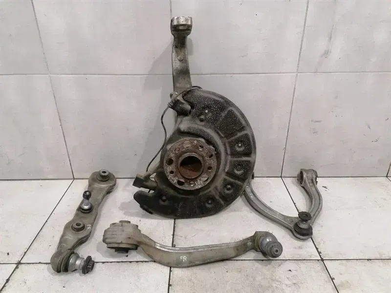 Mercedes C63 AMG W205 Right Front Hub A2053300004 Wheel Bearing Housing Front Right