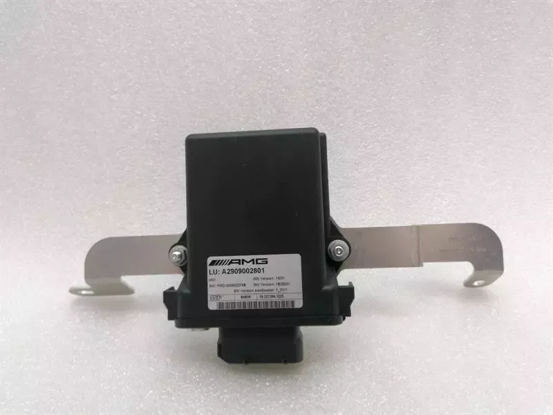 Mercedes C63 AMG W205 Diff Lock Electronic Module A2909002801 Control Unit DIFF