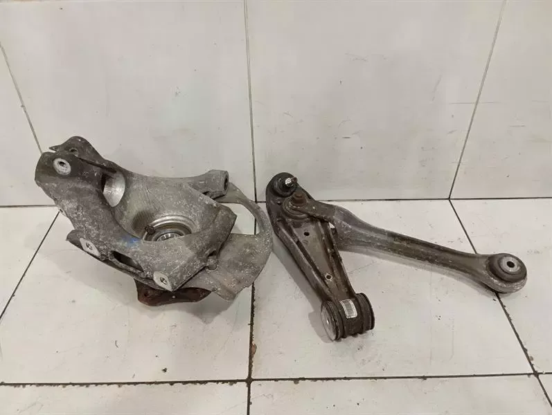 Porsche 911 991 Left Front Hub 99134115705 Wheel Bearing Housing Front Left 4S AWD