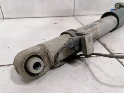 BMW M4 F82 amortyzator tylny 33522284910 prawy amortyzator tylny