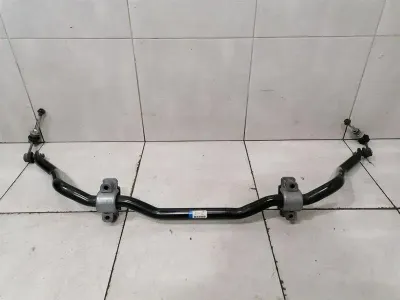 MASERATI GHIBLI M157 Stabilizator przechyłu przedni 6700072740 Przedni stabilizator przechyłu