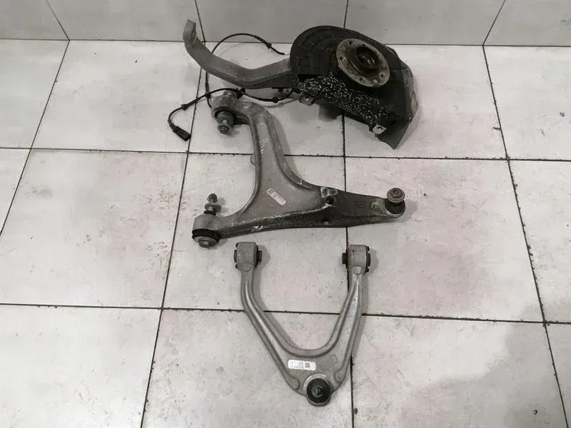 Maserati Ghibli M157 Left Front Hub 670039063 Wheel Bearing Case Front Left