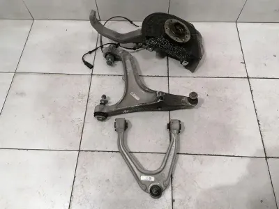 Maserati Ghibli M157 Left Front Hub 670039063 Wheel Bearing Case Front Left
