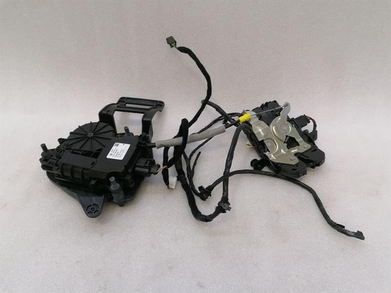 Maserati Ghibli M157 boat lock 6701067880 tailgate lock