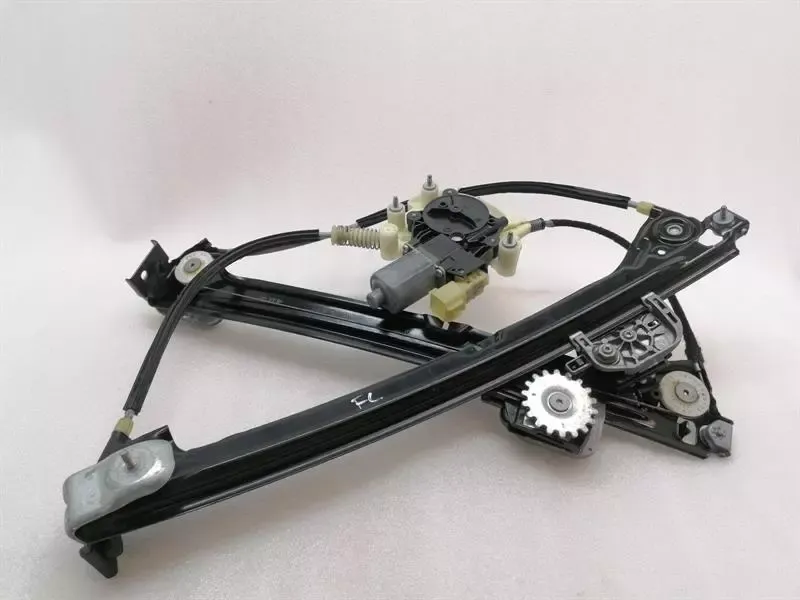 Maserati Ghibli M157 Left Front Door Winder 670102268 Front Left Window