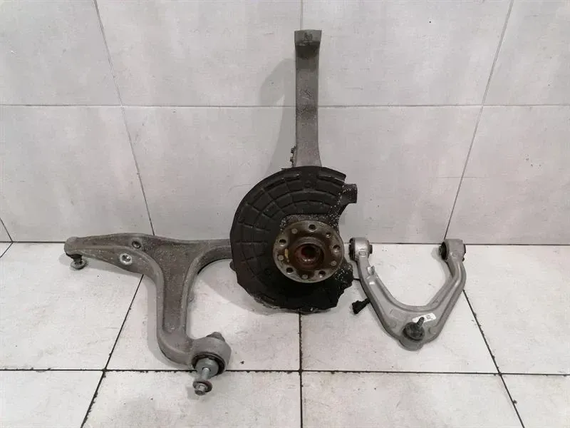 Maserati Ghibli M157 Right Front Hub 670039101 Wheel Bearing Housing Front Right