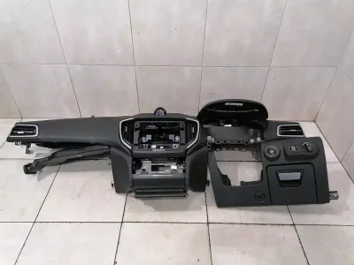 MASERATI GHIBLI M157 DESKA ROZDZIELCZA Z PRZEŁĄCZNIKAMI I ZEGAREM KIEROWNICA PO PRAWEJ STRONIE