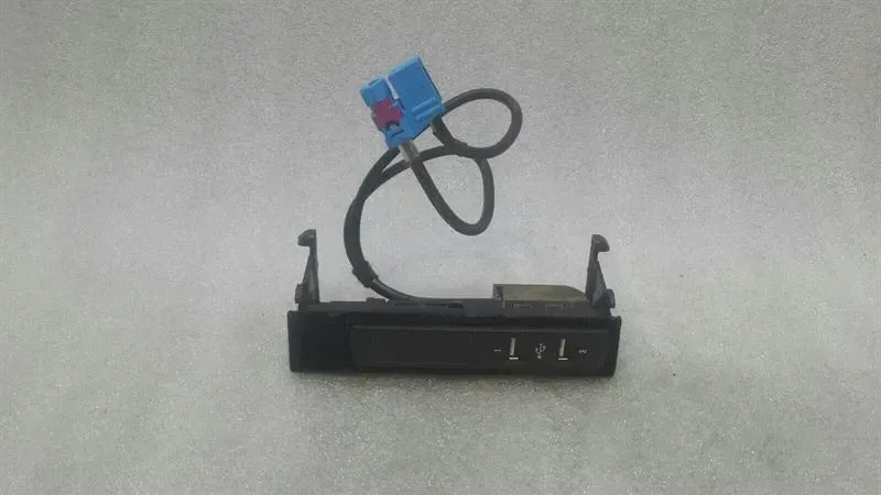 Mercedes S-Class W222 USB Input A2228200915 USB Female S Coupe W217