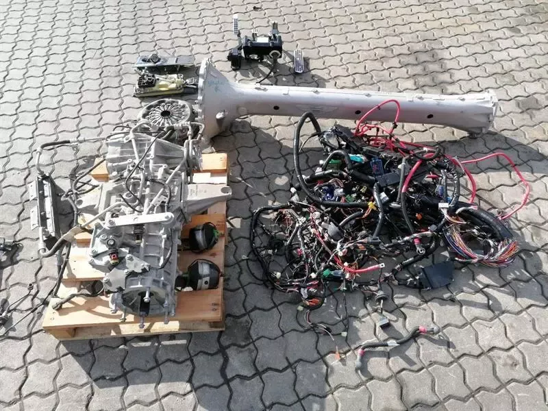 ASTON MARTIN VANTAGE V8 MANUAL 6-SPEED GEARBOX 6G33-7002-AL Manual Transmission CONVERSION