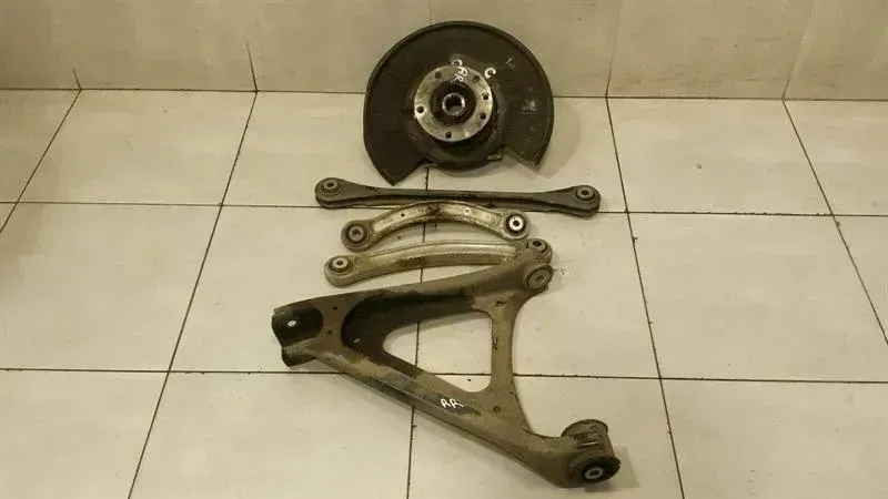 Porsche Cayenne 958 right rear hub 95833161201 wheel bearing housing rear right