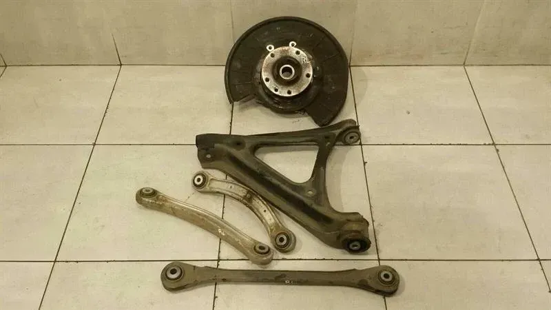 Porsche Cayenne 958 MK2 Left Rear Hub 95833161101 Wheel Bearing Housing Rear Left