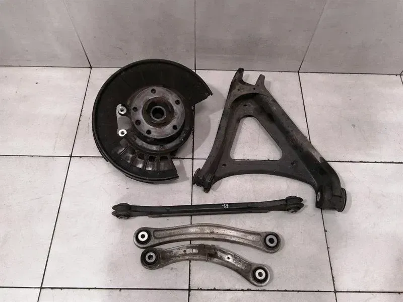 Porsche Cayenne 958 92a Left Rear Hub 95833161101 Wheel Bearing Case Rear Left