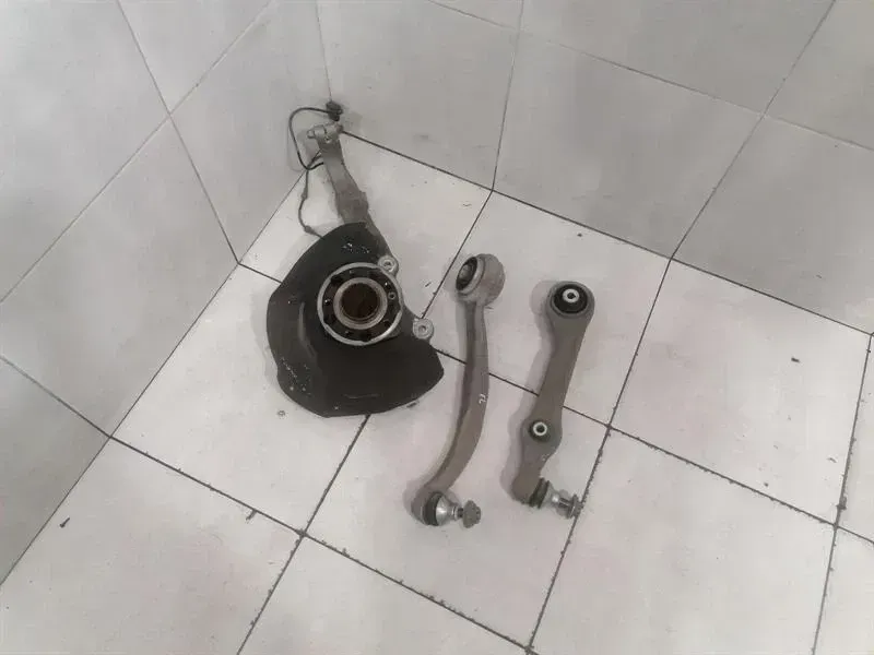 Mercedes CL W217 Left Front Hub A2223321901 AMG Wheel Bearing Housing Front Left