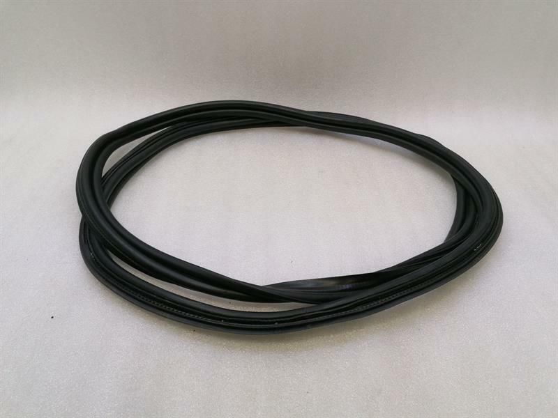 Mercedes CLS W218 Trunk Lid Seal A2187500198 Tailgate Seals